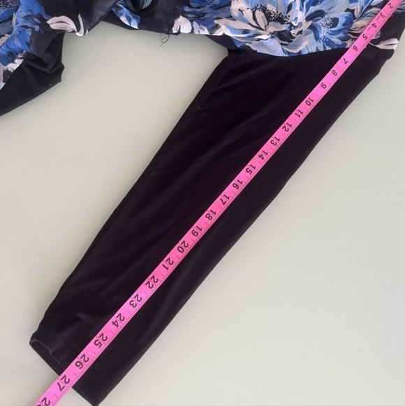 Chicos Women Top Size Mefium Floral Blue/Black Women's Top Long Sleeve Crew Neck - Picture 5 of 8